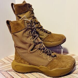 Nike SFB B2 Tactical Outdoor Boots Mens 7 Coyote Air Zoom FN3720-900 Khaki Brown